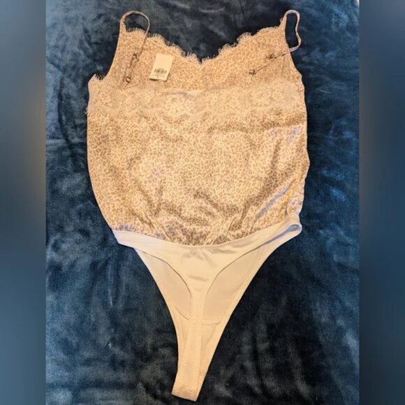 Abercrombie & Fitch Satin Leopard Print BodysuitSize M NWT - Picture 4 of 4